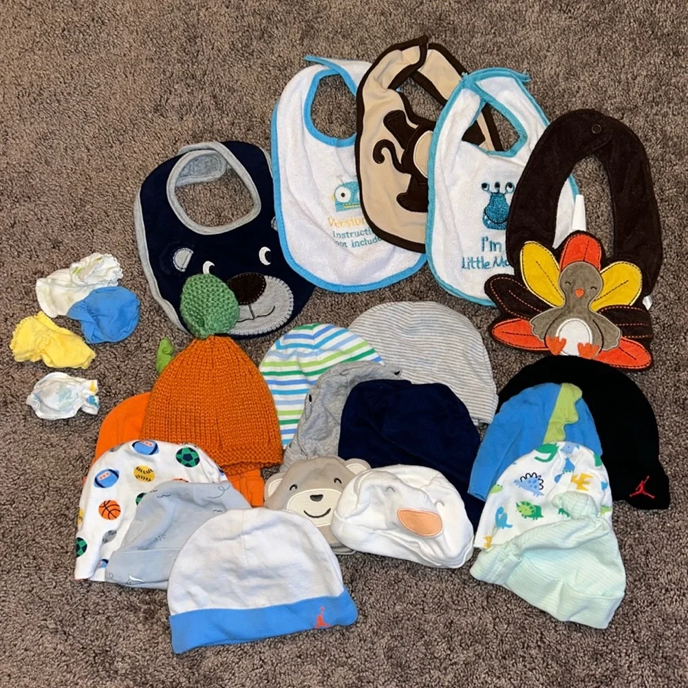 Newborn babyboy hat, bibs and mittens bundle!